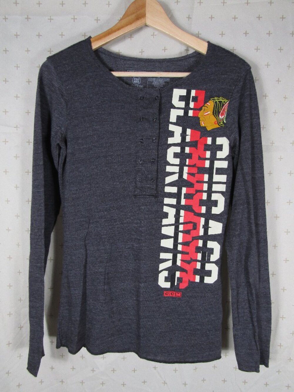 Chicago Blackhawks Shirt Women's small Long Sleeve NHL Hockey Henley Pullover